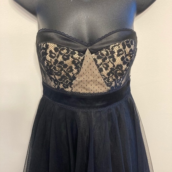 🌼 3/$20 Gorgeous strapless cocktail dress - Picture 2 of 9